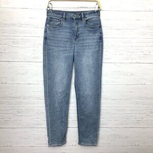 American Eagle Women's Jeans Mom Straight Leg Light Wash size 2 length 29"